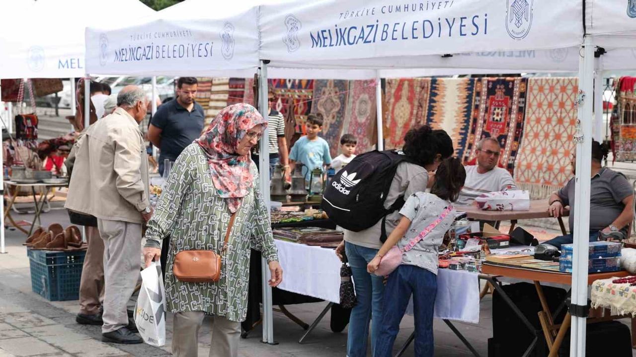Melikgazi'de antika pazarı nostaljiye kapı araladı