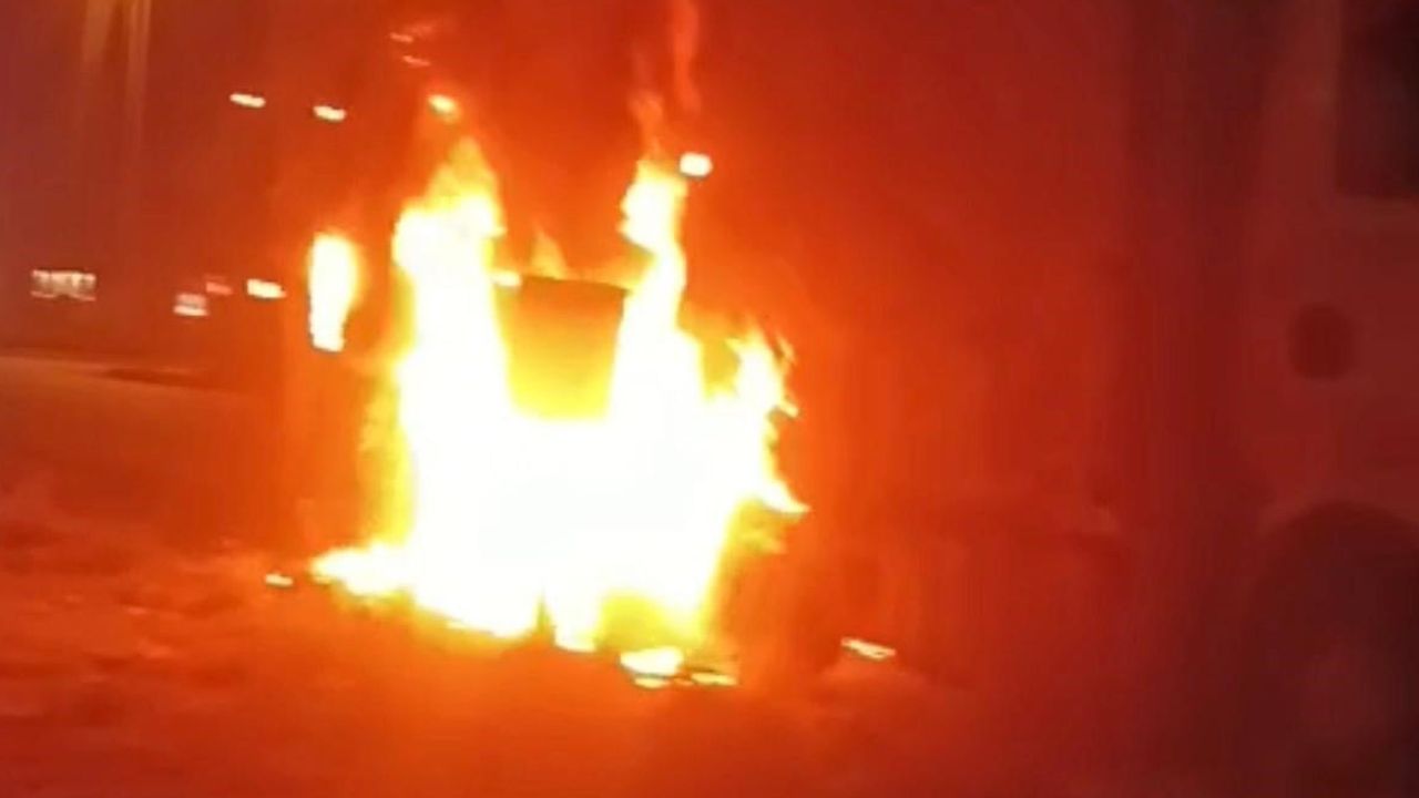 Melikgazi'de nakliye aracı alevlere teslim oldu, kasası küle döndü