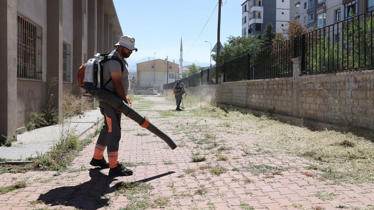 Melikgazi'de okullara yeni dönem öncesi kapsamlı temizlik seferberliği