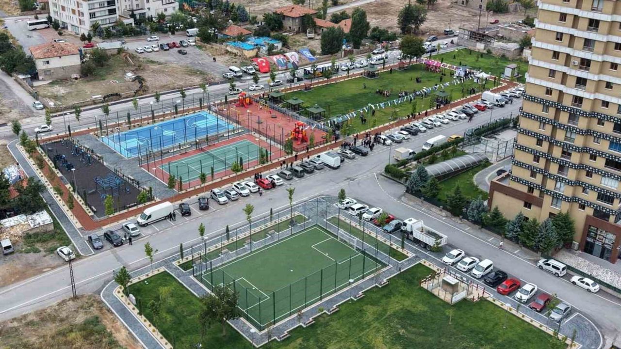 Melikgazi'ye vefa: Ahmet Taş parkı ve sosyal tesisi açıldı
