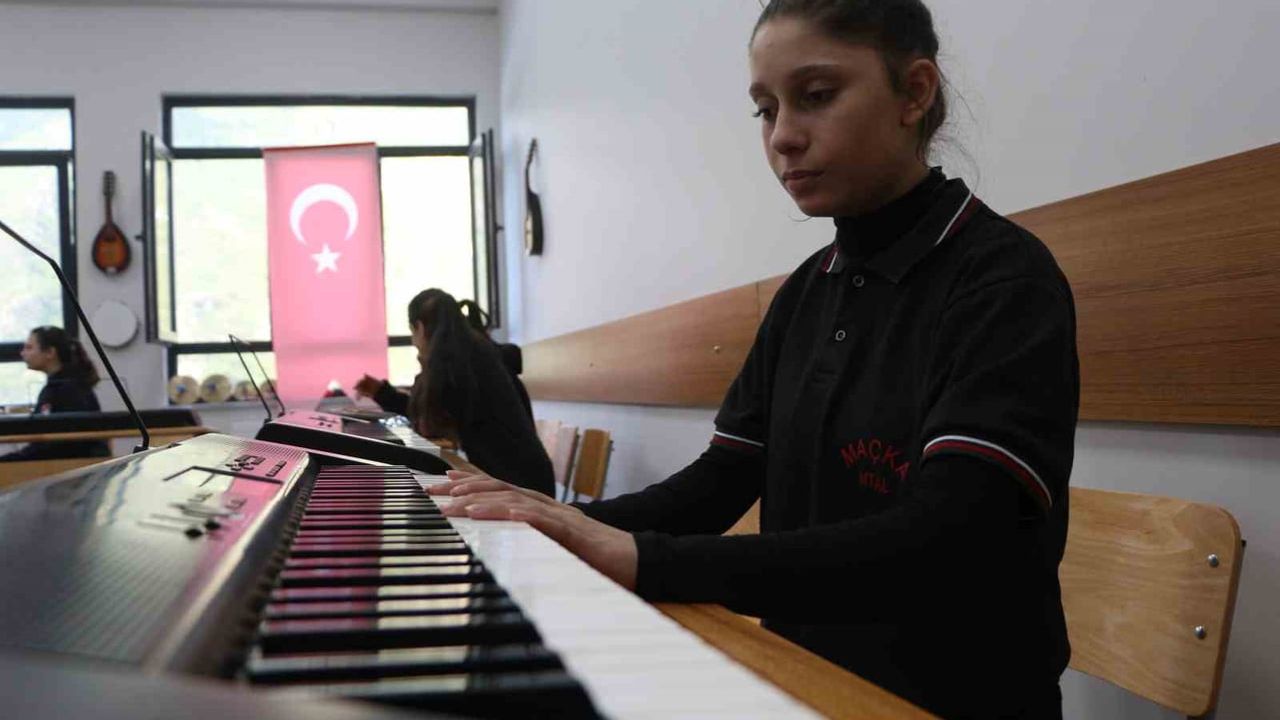 Memleketine vefa: Maçka ve Yalıncak'a üç eğitim tesisi kazandırıldı