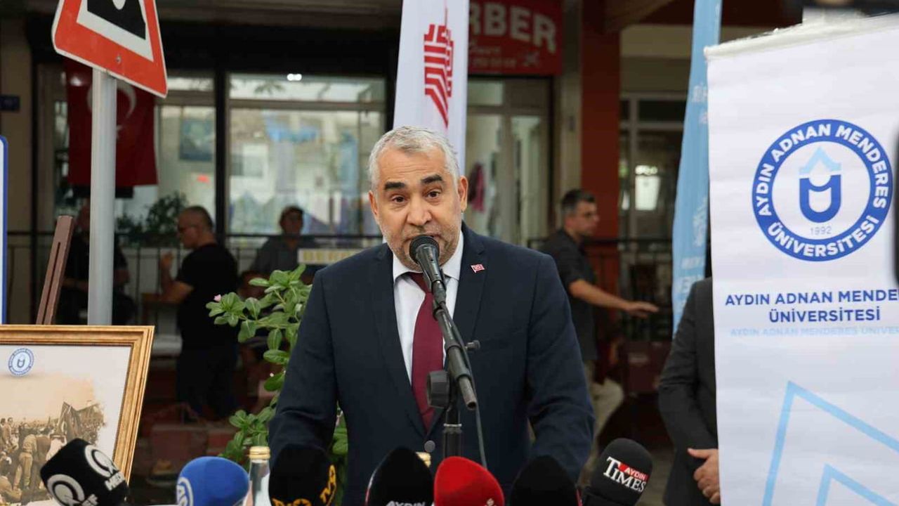 Menderes'in anısı Koçarlı'da demokrasi ve hukukun vurgusuyla yaşatıldı