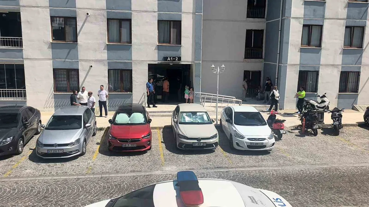 Menteşe'de balkondan girenler iki kişinin cansız bedenini buldu