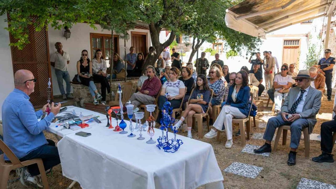 Menteşe’de cam üfleme atölyesi ve Kadın Efeler sergisi ilgi çekti