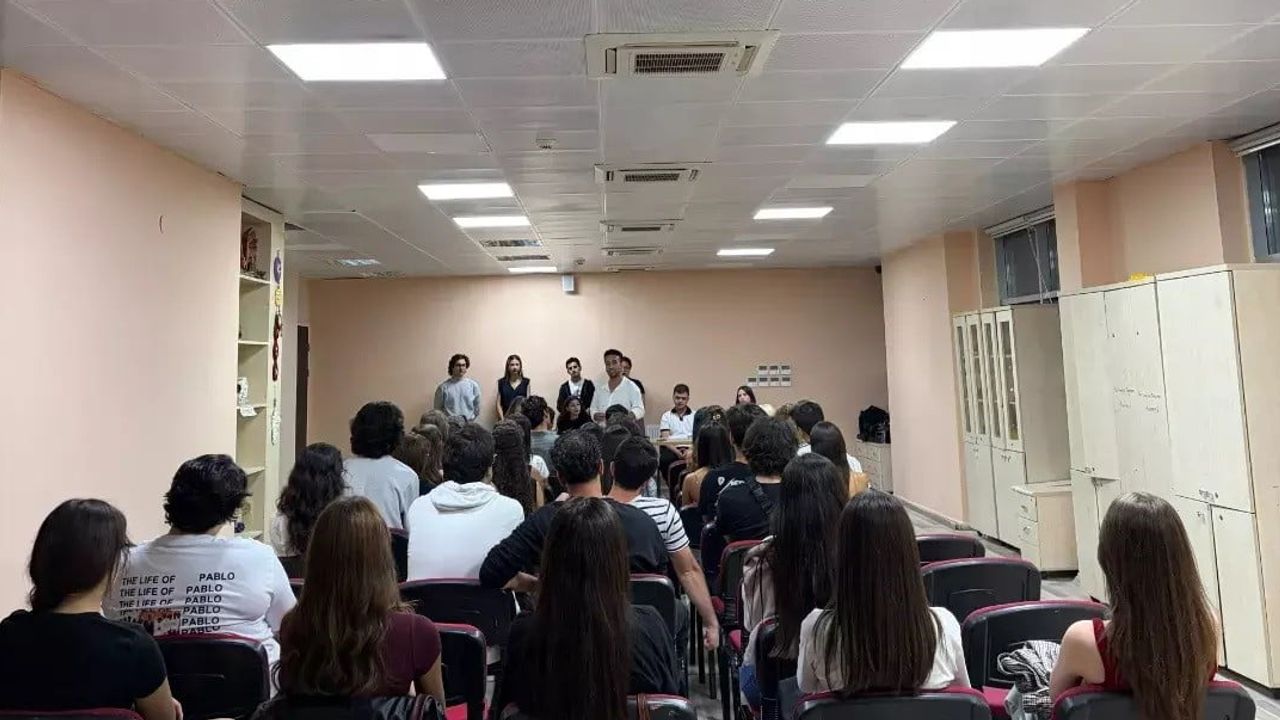 Menteşe'de gençlerin sahne serüveni: tiyatro eğitimleriyle özgüven ve ekip ruhu gelişiyor