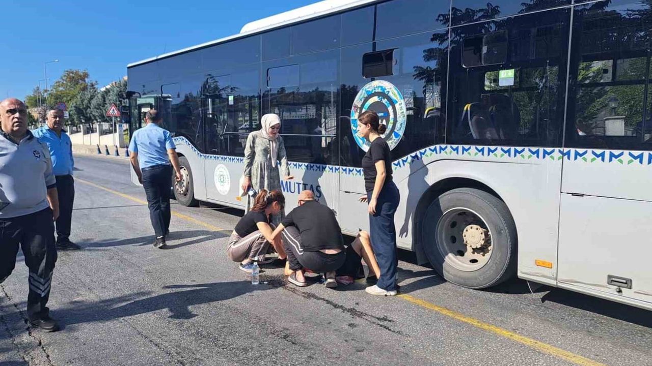 Menteşe'de hastane durağı yakınında motosiklet yayaya çarptı