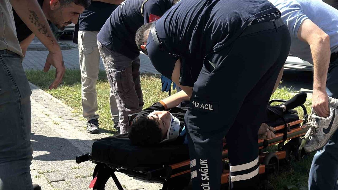Menteşe'de motosiklet otomobile arkadan çarptı, sürücü kaldırıma savruldu