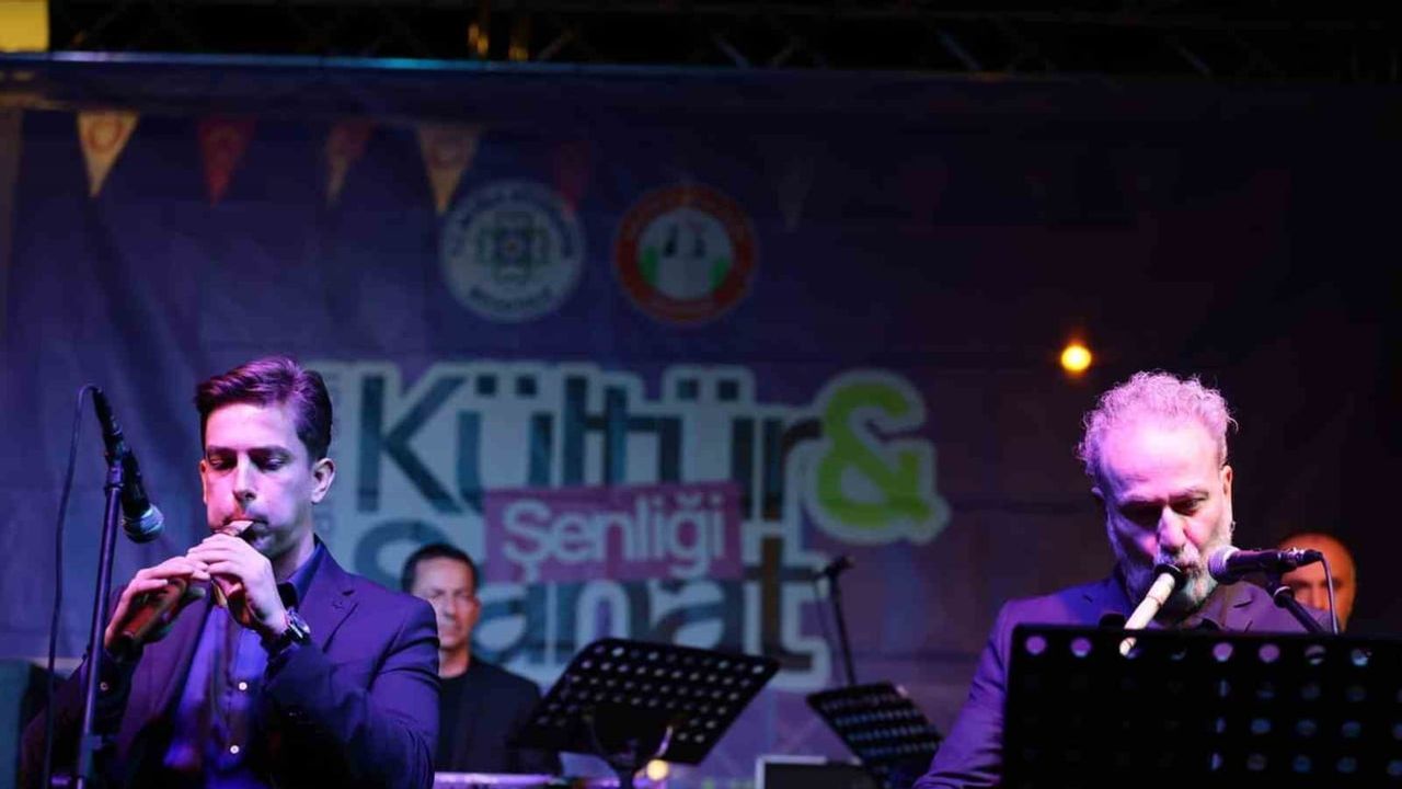 Menteşe kent meydanı'nda Anadolu'nun nefesleri sahne aldı