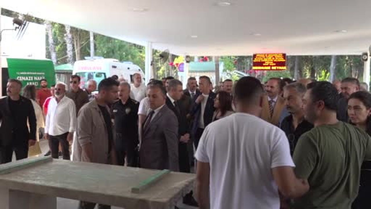 Mersin'de acı veda: feribot kazasında hayatını kaybeden Reyhan Verim uğurlandı