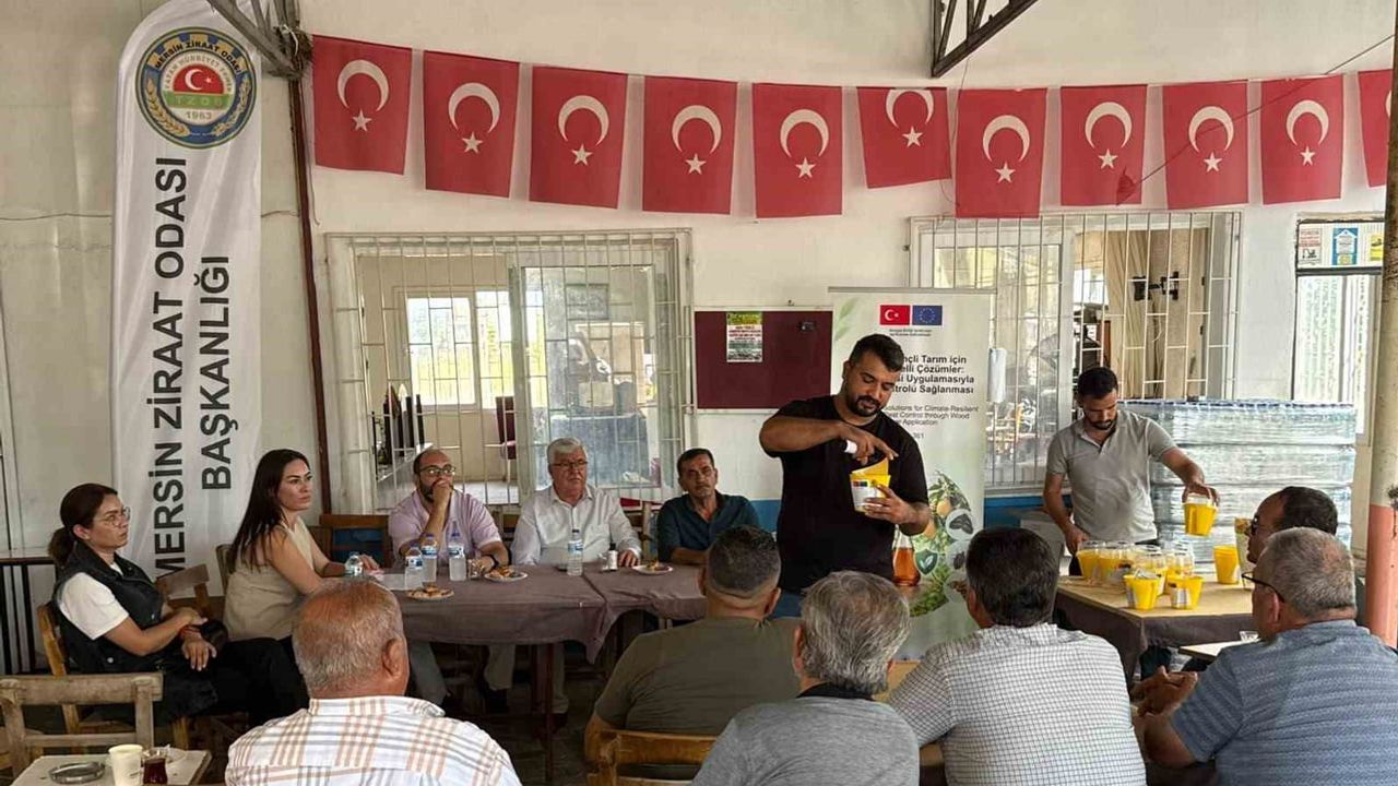 Mersin'de çiftçilere odun sirkesiyle Akdeniz meyve sineği eğitimi