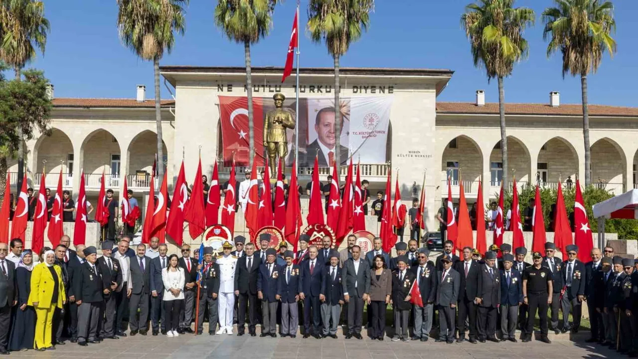 Mersin'de gaziler günü yürüyüşle başladı, ziyaret ve yemekte sürdü