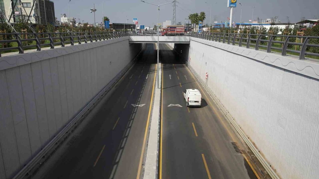 Mersin'de hal katlı kavşağı trafiğe nefes oldu
