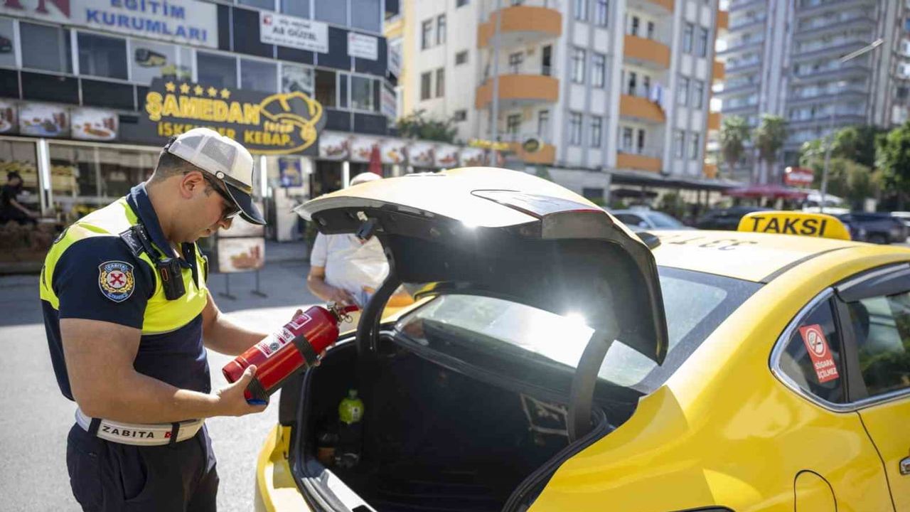 Mersin'de ticari taksilere sıkı denetim: 280 araca işlem uygulandı