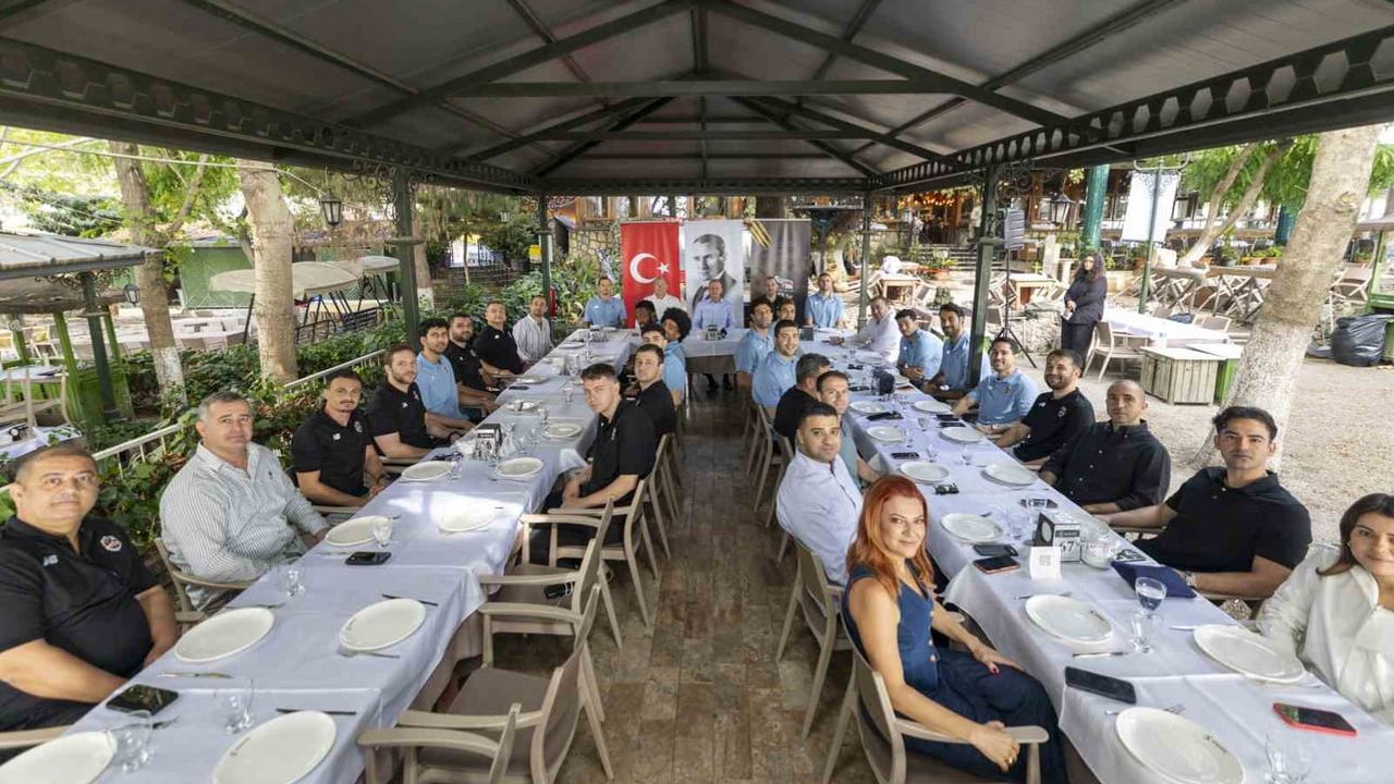 Mersin'in hedefi süper lig: Seçer takımı yeni sezona uğurladı