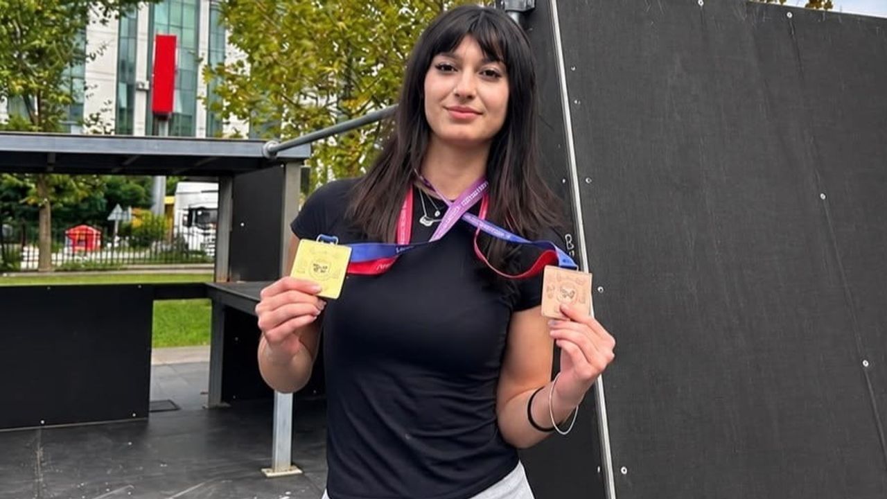 Mersinli Esilay Odabaşı parkur cimnastikte serbestte altına uzandı