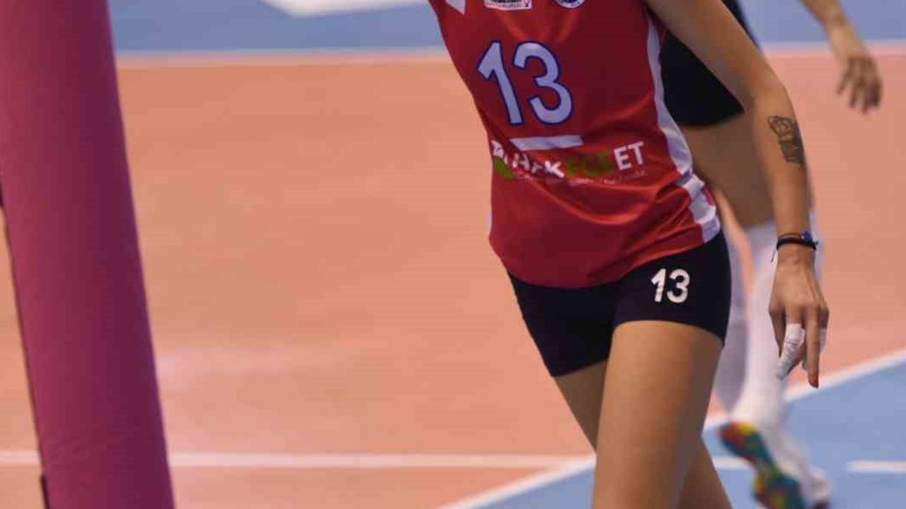Meryem Boz, mavi efeye geri döndü