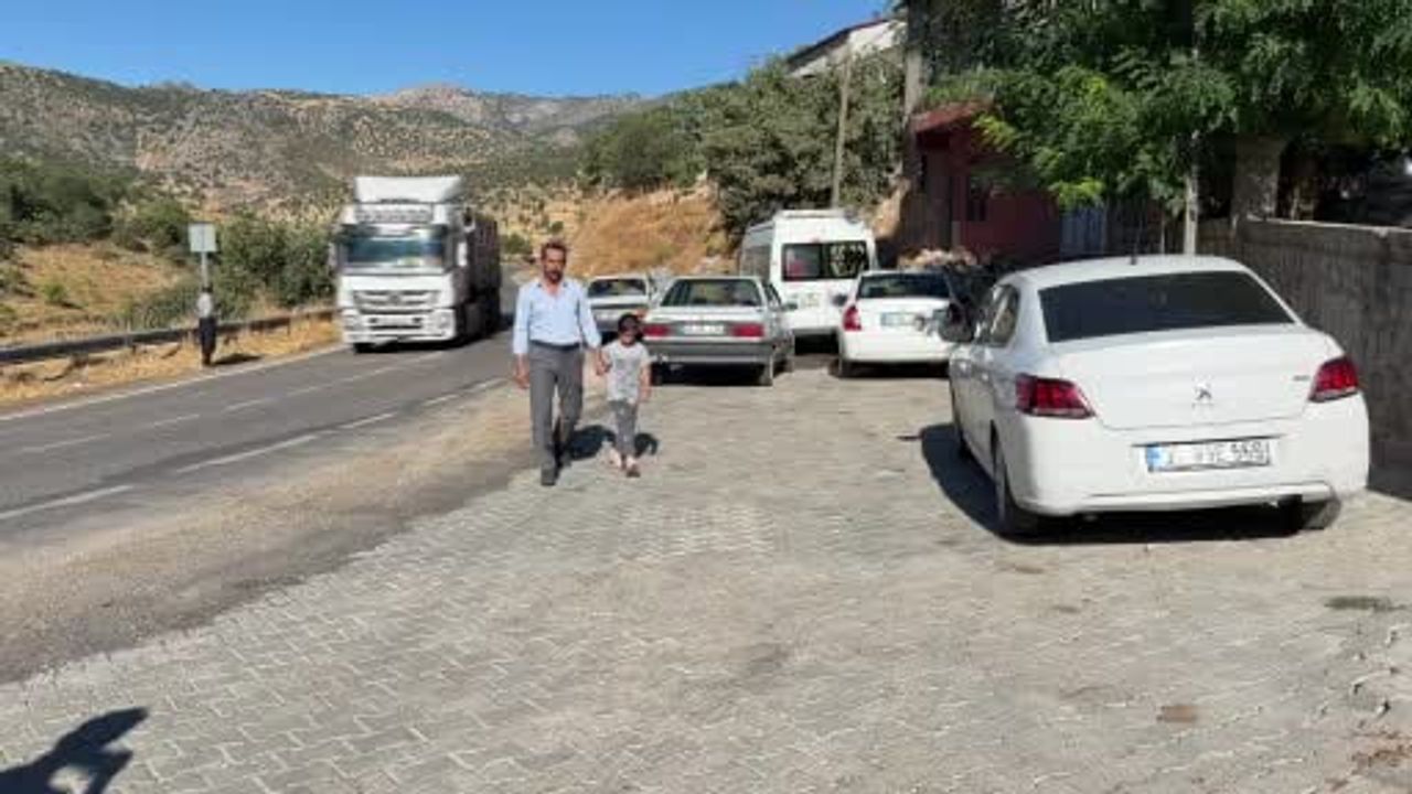Meryem Ormaniçi Köyü İlkokulu'nda tek birinci sınıf öğrencisi olarak ders başı yaptı