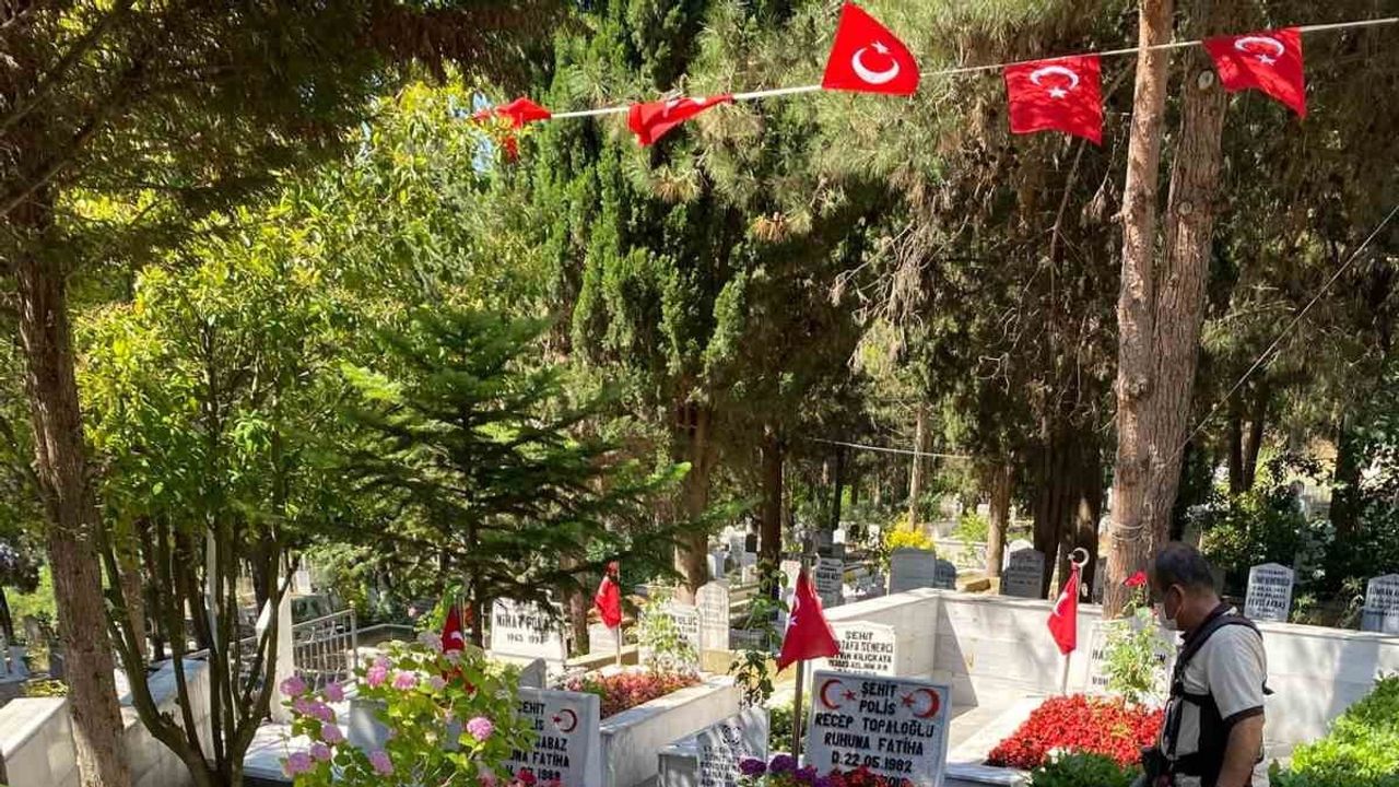 Mezarlıklarda düzenli bakımla temiz ve güvenli ziyaret alanı sağlanıyor