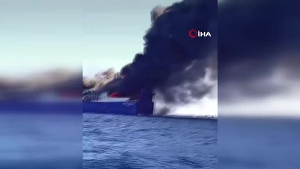 Mikonos açıklarında feribotta yangın: 29 kişi tahliye edildi