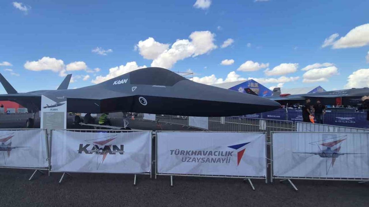 Milli muharip KAAN mockup’ı TEKNOFEST Güneydoğu ile Şanlıurfa’da vatandaşla buluşuyor