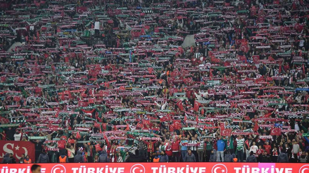 Milliler evinde erken golle geride: ilk 15 dakika İtalya üstünlüğü