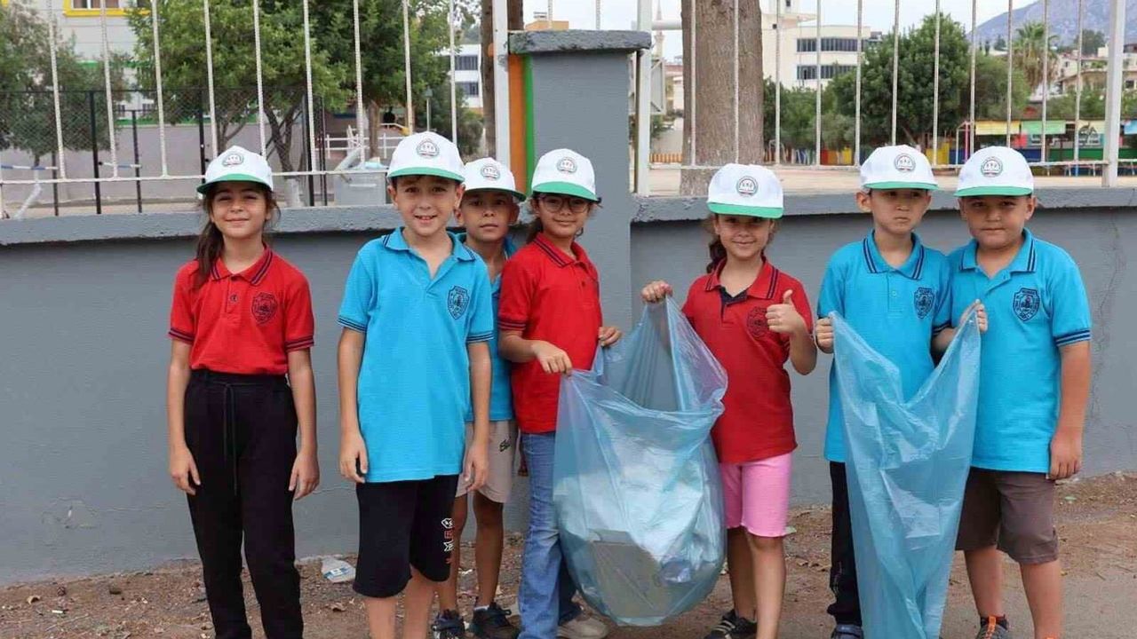 Minik ellerden büyük temizlik: sıfır atık bilinci Kozan sokaklarında