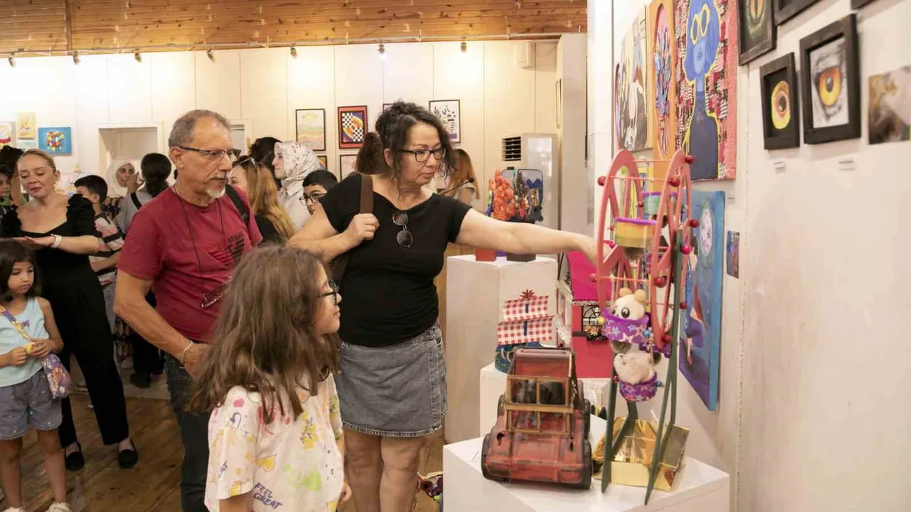 Minik ellerin büyük hayalleri: Mersin'de renkler ve geri dönüşüm buluşması