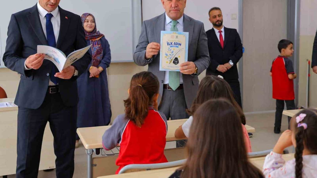 Minik öğrenciler Bayburt'ta uyum haftasında okulla tanıştı