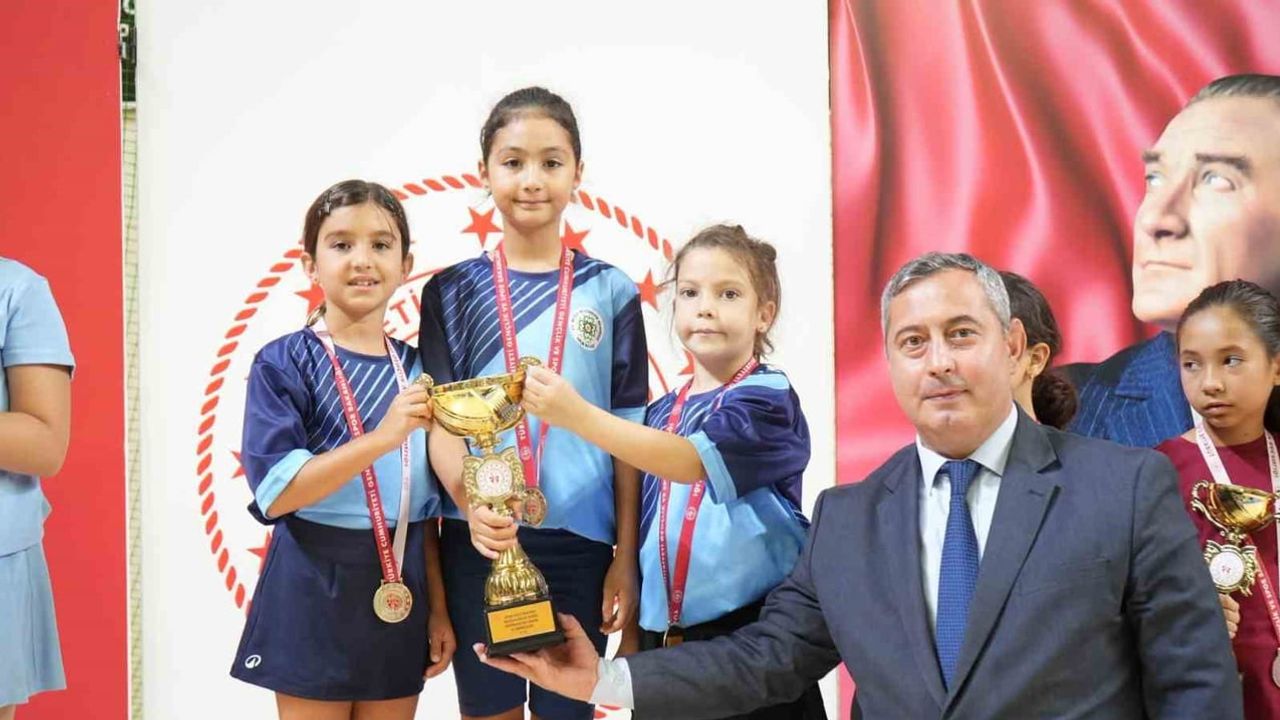 Minik raketler sahayı terk etti: Menteşe'de masa tenisi il birinciliği tamamlandı
