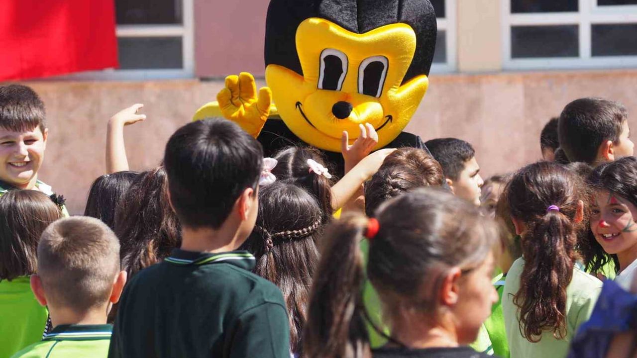 Minikler Arguvan'da yeni eğitim yılını şenlikle karşıladı