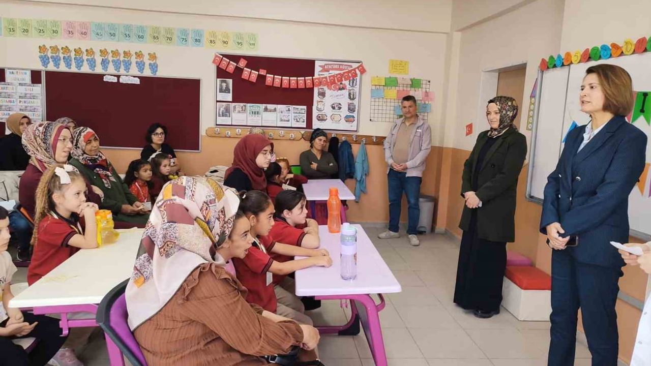 Miniklerle uyum haftası coşkusu: Altıntaş'ta okulun ilk adımı