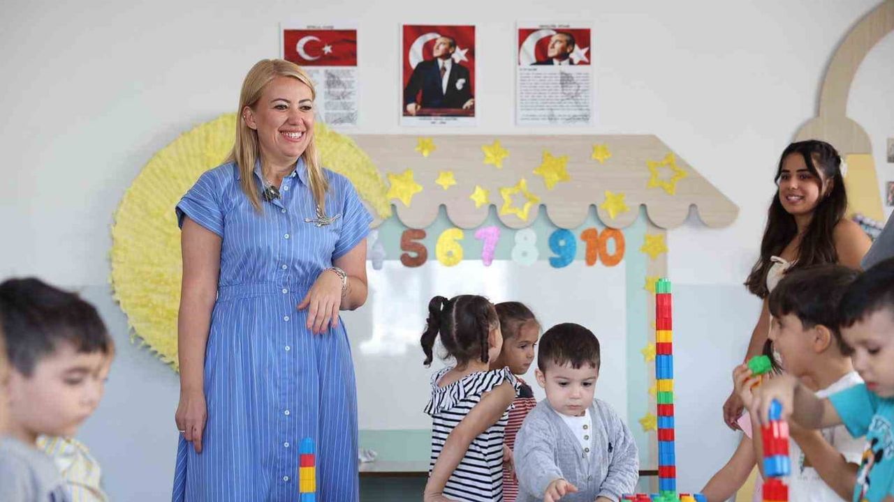 Miniklerle yeni eğitim yılına ortak olan Şeniz Doğan