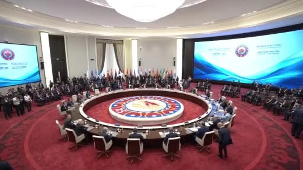 Mirziyoyev: Avrasya'da rekabet yerine tamamlayıcılığı esas alan çok kutupluluğu savunuyoruz