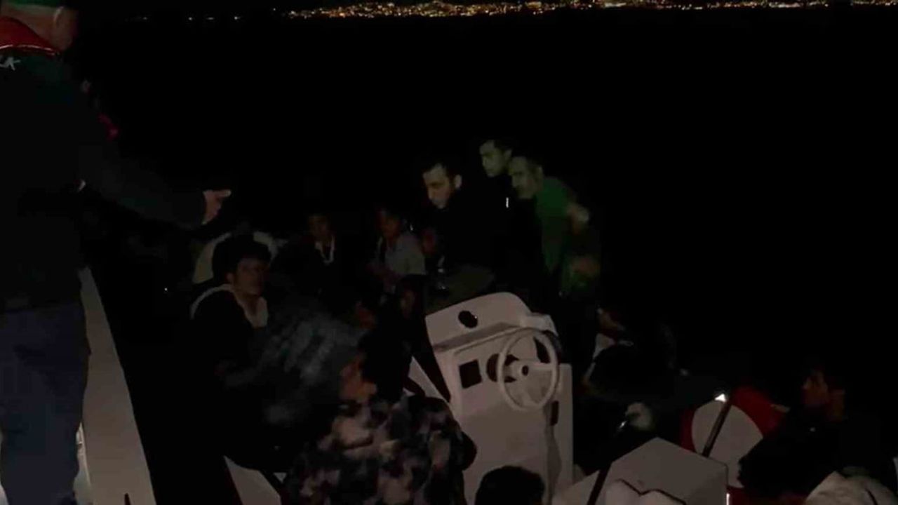 Mobil radar Kuşadası açıklarında lastik bottaki 24 kişiyi ortaya çıkardı