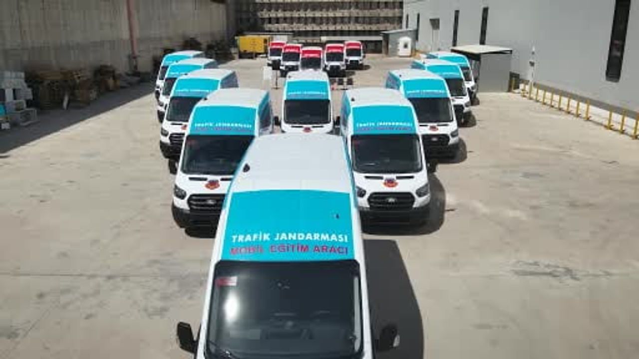 Mobil trafik eğitim araçları köylerden okullara trafik bilinci taşıyor