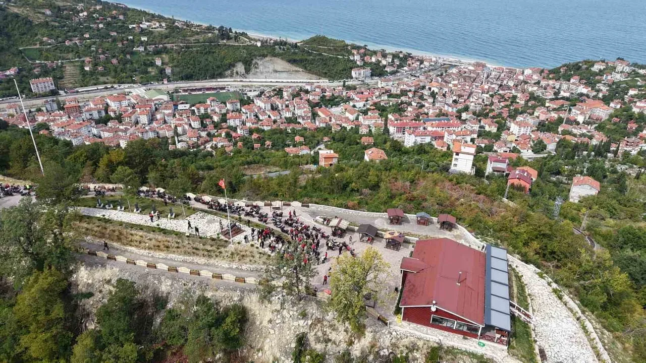 Motosiklet tutkunlarından İstiklal yolu'na vefa sürüşü