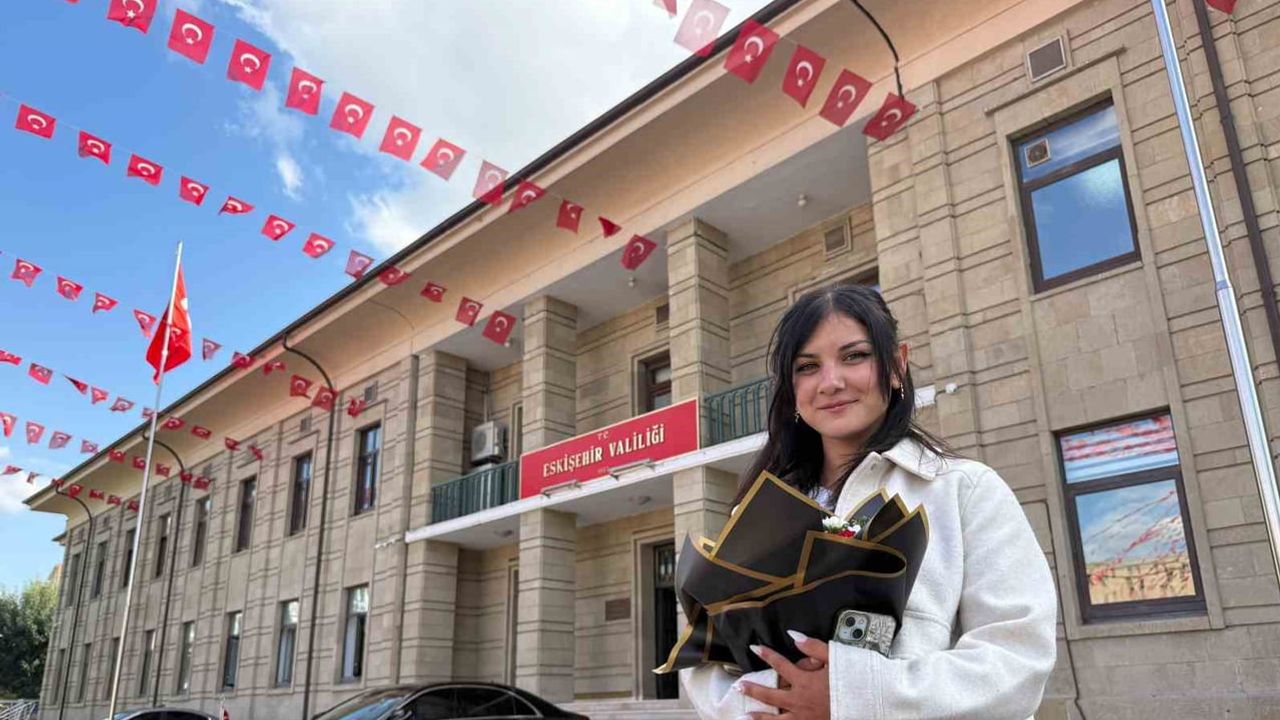 motosikletli kuryenin bayrak hassasiyeti valilikte karşılık buldu