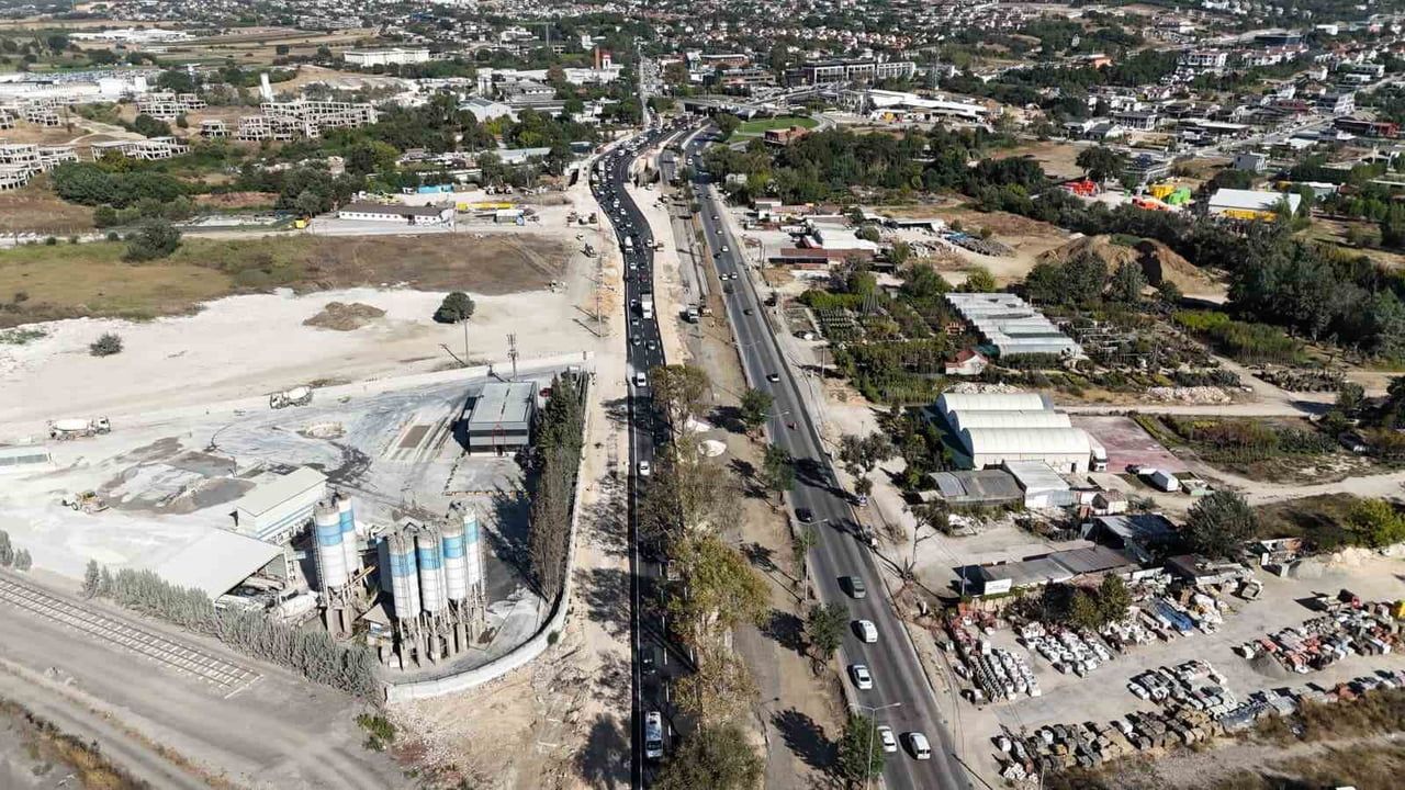 Mudanya yolu'nda 5 şerit hedefiyle yeni geçit köprüsünün tamamlanan bölümleri açıldı