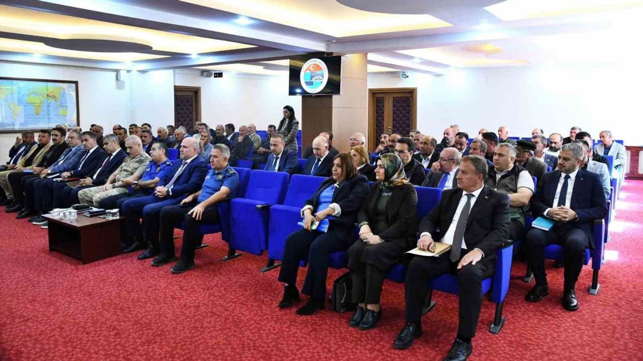 Muhtarlarla sahada çözüm arayışı: Ardahan'da değerlendirme toplantısı