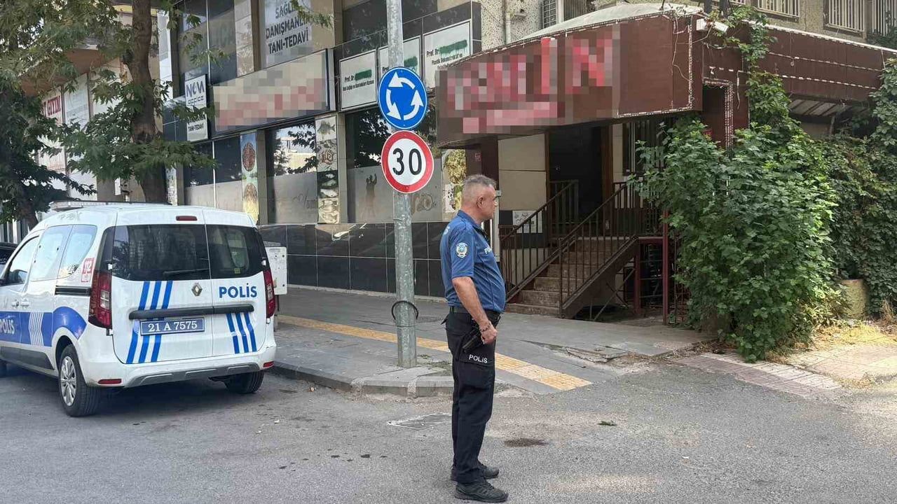 Mühürlü eğlence mekanı duvar kırılarak eski diş kliniğinden işletildiği iddiası