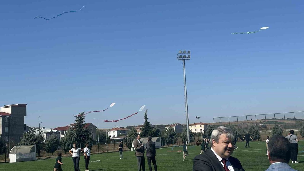 Muratlı'da öğrenciler 'uçurtmalar vurulmasın' diyerek Gazze çocuklarına dikkat çekti