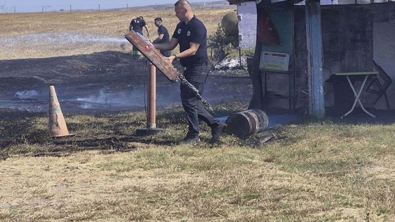 Muratlı kırsalında rüzgarla yayılan alevler itfaiye müdahalesiyle söndürüldü