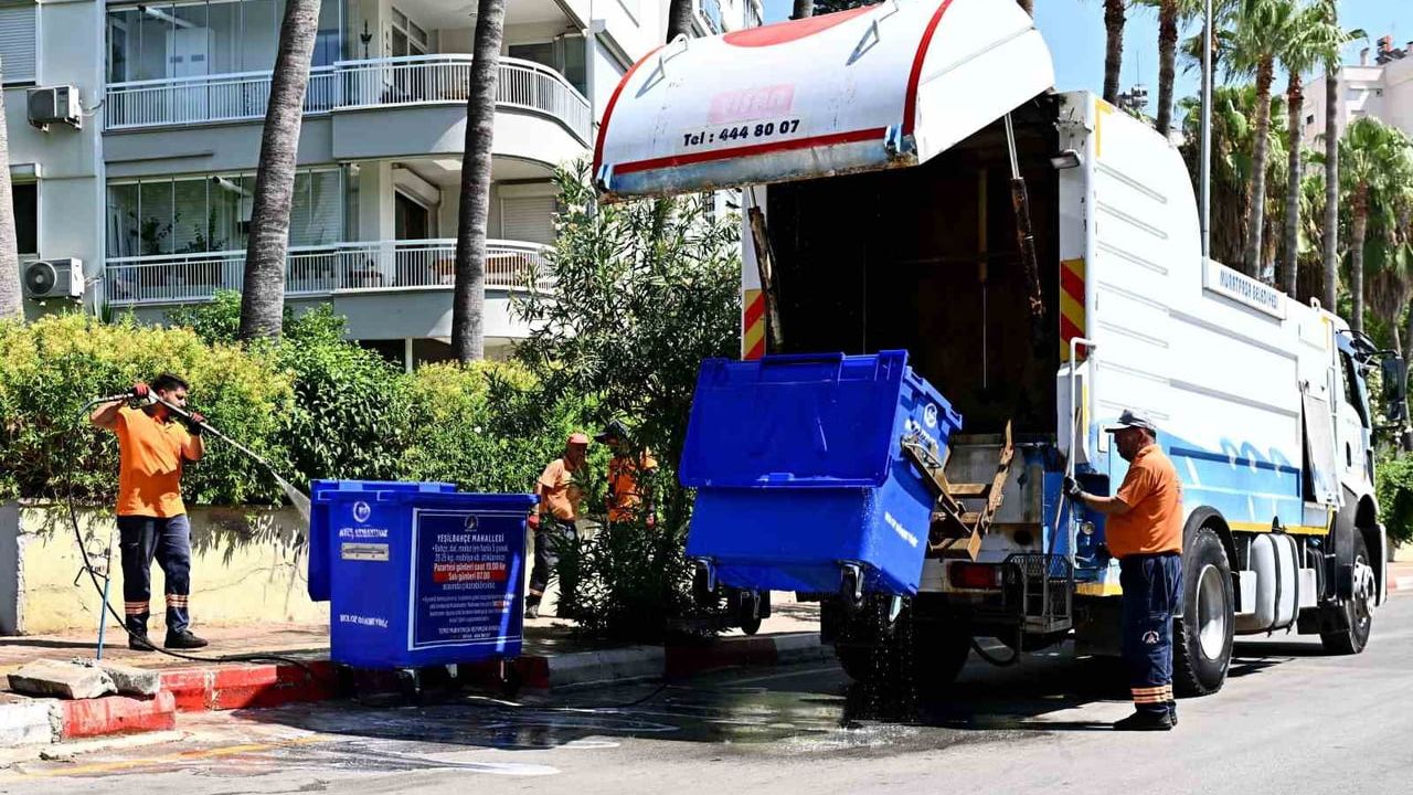 Muratpaşa'da konteyner temizliğinde yaz hijyeni seferberliği