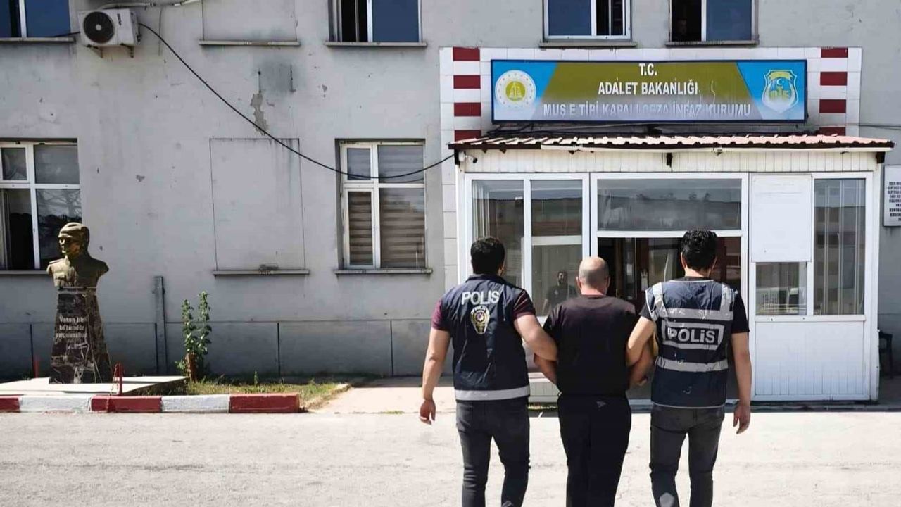 Muş'ta aranan şahıs yakalandı: silahla tehditten 4 yıl 2 ay kesinleşmiş cezası var