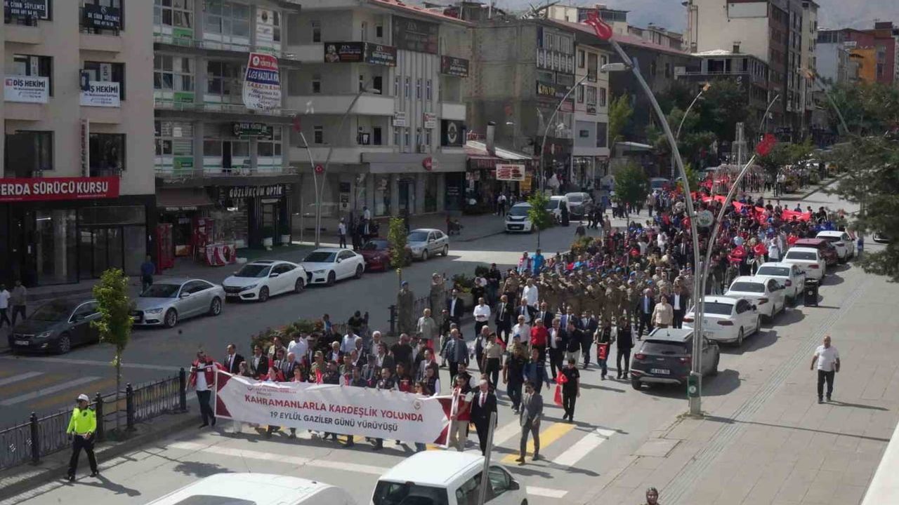Muş'ta gaziler günü yürüyüşü: kahramanlarla kardeşlik yolunda birlik ve gurur