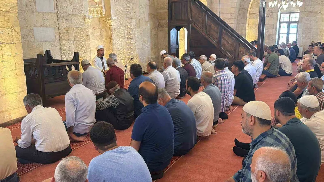 Musalla Camii 3,5 yıl sonra deprem yaralarını sarıp yeniden ibadete geçti