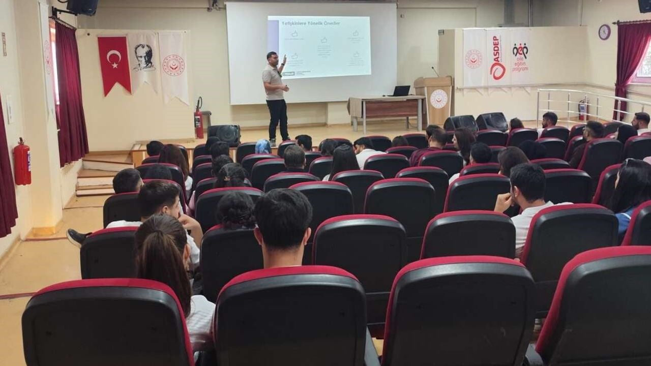 Mutlu yuvalar için Cizre'de eğitimle ilk adım atıldı