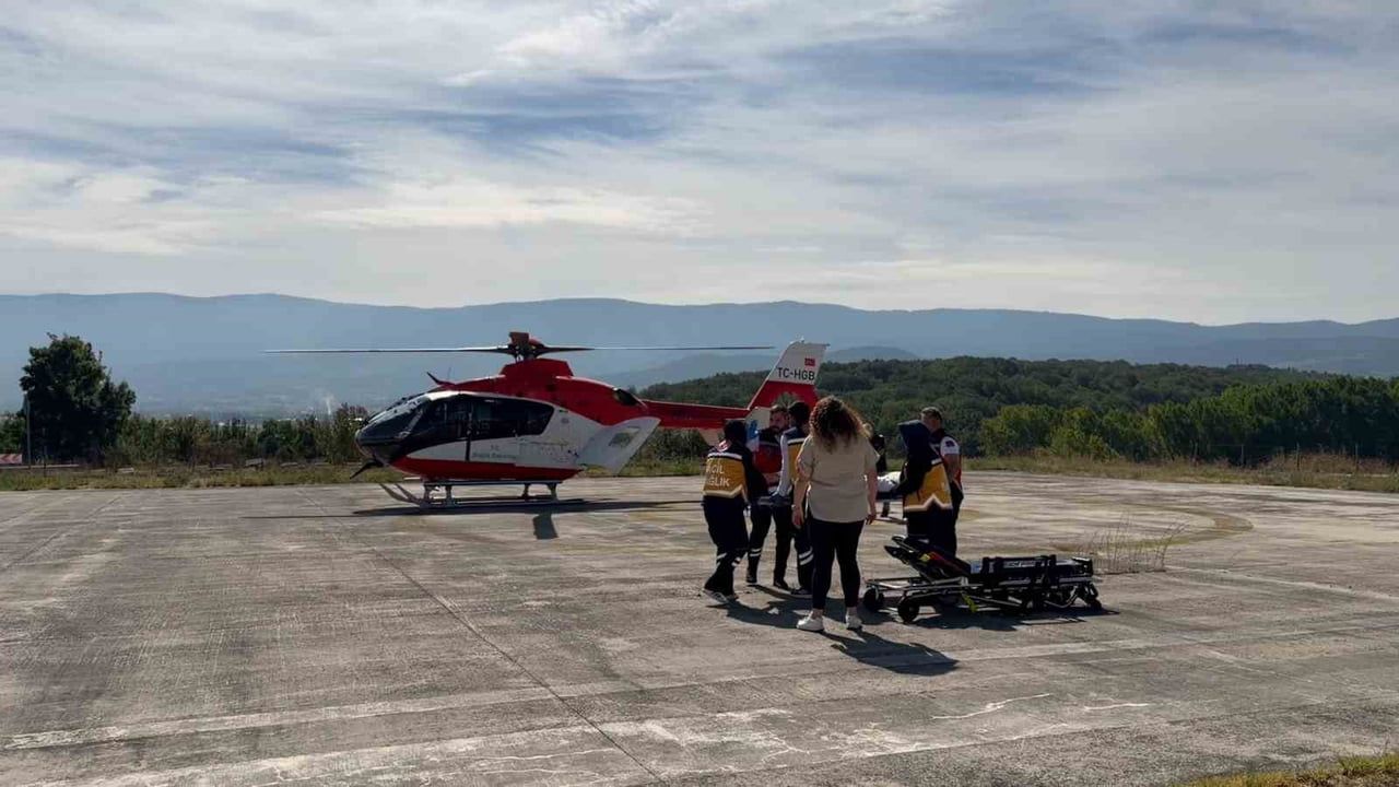 nakil geçmişi olan 17 yaşındaki genç için helikopter ambulans göreve geldi