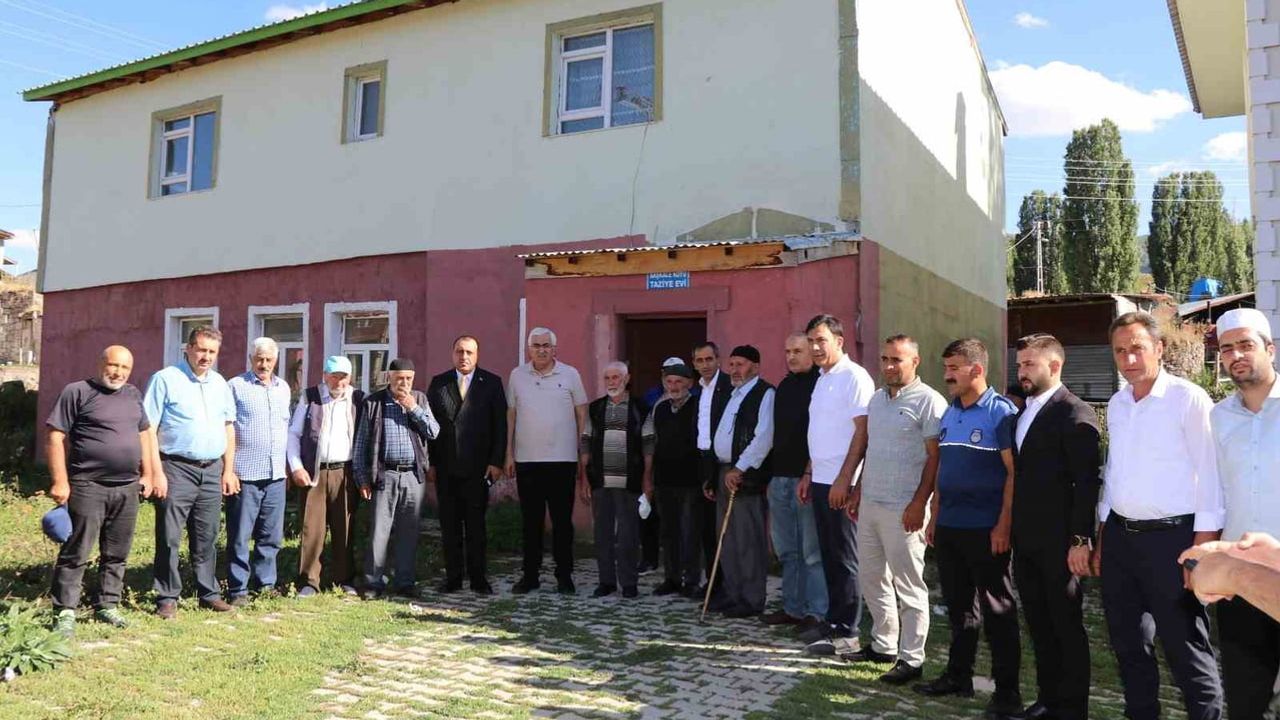 Narman'da muhtarlarla bir araya gelen milletvekili Öz mahalle taleplerine çözüm sözü verdi