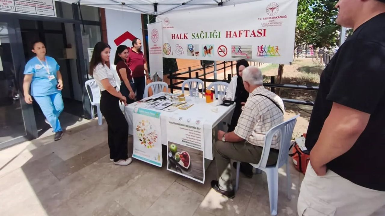 Nazilli'de halk sağlığı haftası stantında şeker, tansiyon ve fonksiyonel testlerle bilinçlendirme